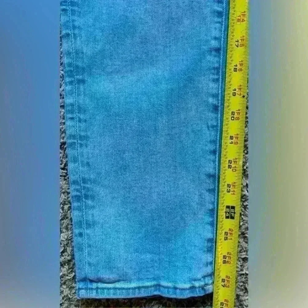 American Eagle Airflex+ Men’s Light Wash Straight Leg Jeans size 28x30.